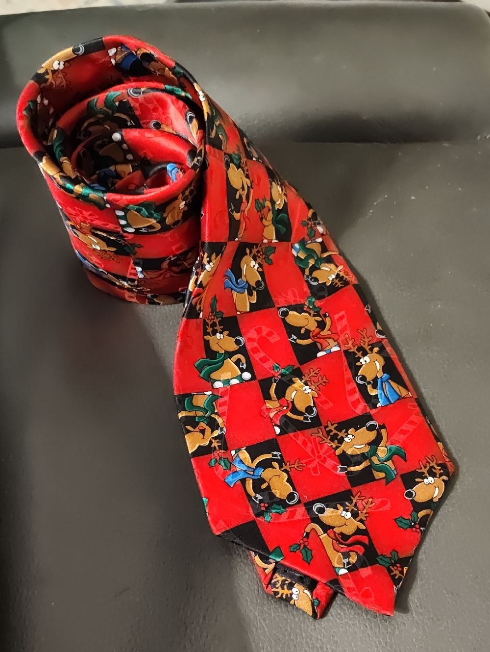 Yule Tie Greetings Hallmark MMG Christmas Red Tie Smiling Reindeer Squares- Silk